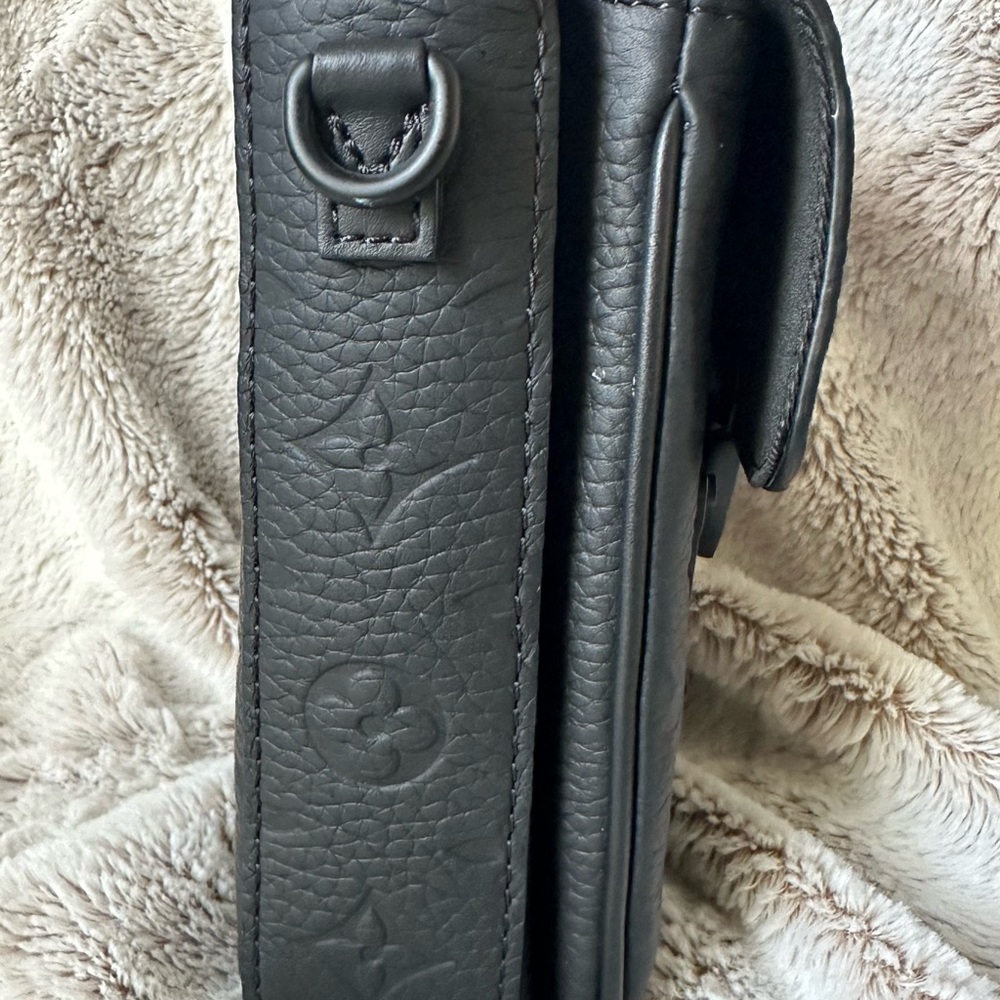 Sold on FB. Louis Vuitton S-Lock Vertical Wearbale Wallet Taurillon Black - Picture 7 of 17